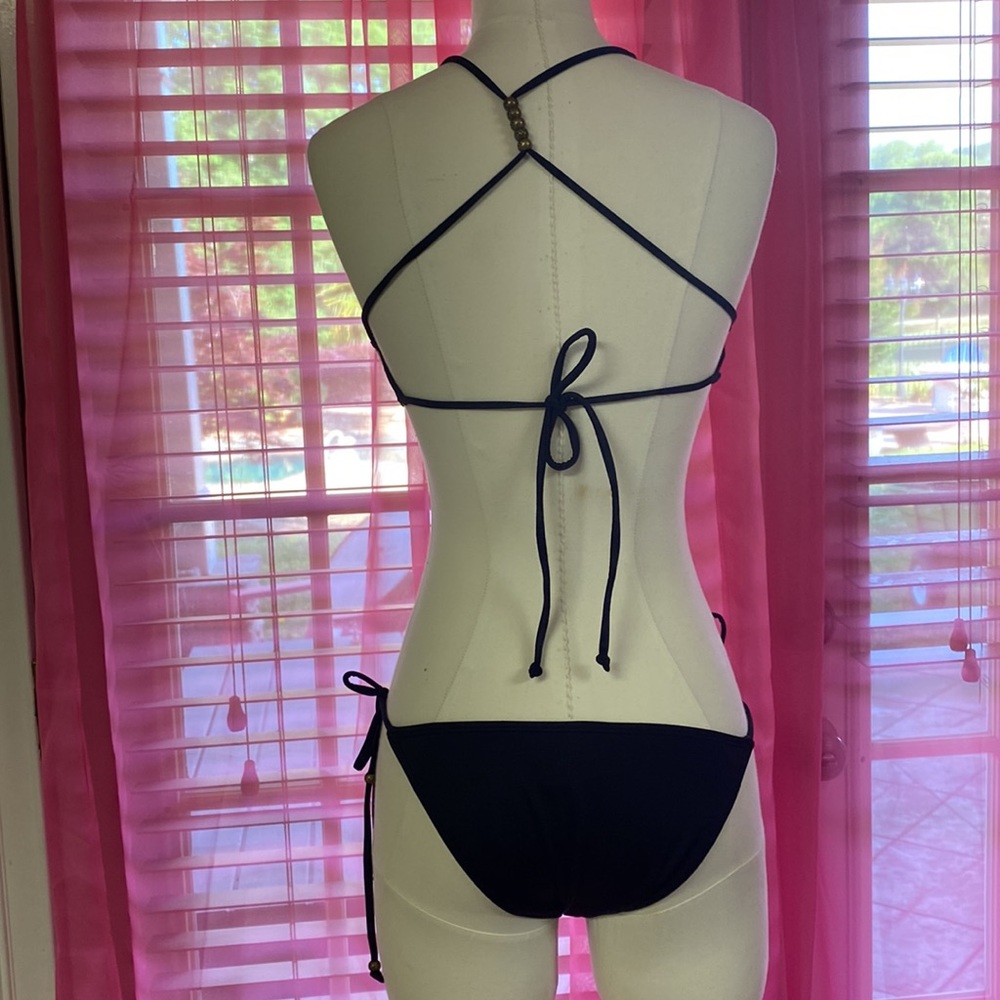 Bikini - Picture 6 of 11